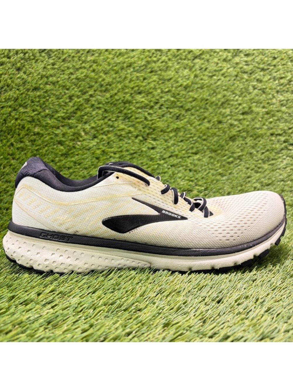 Brooks Ghost 12 Mens Size 10 White Black Athletic Running Walking Shoes Sneakers
